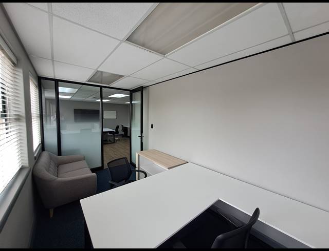 110M² OFFICE TO LET IN DUNKELD WEST